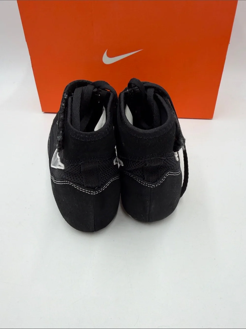 Nike Speedsweep VII wrestling shoes in black and white. - Picture 3 of 7